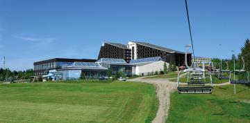 	Luftseilbahn vor dem IFA Schöneck Hotel & Ferienpark	