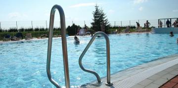 Piscine extérieure à l'IFA Schöneck Hotel & Ferienpark