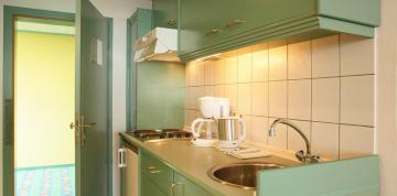 	Küche in den 3-Zimmer-Apartments Blick im IFA Schöneck Hotel & Ferienpark	