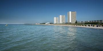 	IFA Fehmarn Hotel & Ferien-Centrum vom Strand aus gesehen	