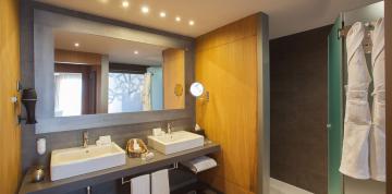 	Bathroom of the Junior Suites at the Lopesan Baobab Resort	