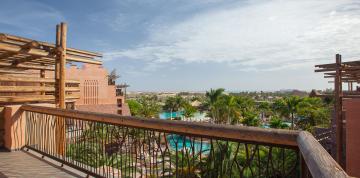 Vue sur les dunes de Maspalomas depuis la terrasse du Senior Suites Lopesan Baobab Resort