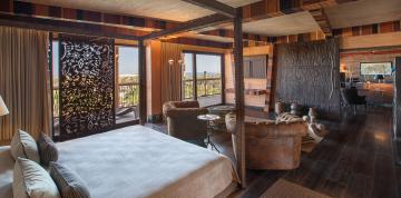 	Blicke auf die Royal Suite Wohnzimmer des Lopesan Baobab Resort vom Hauptschlafzimmer aus	
