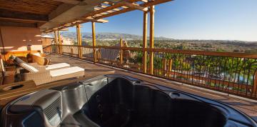 Vue panoramique depuis le jacuzzi sur la terrasse de la suite royale du Lopesan Baobab Resort