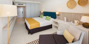 Habitación doble estándar adaptada del Corallium Dunamar by Lopesan Hotels