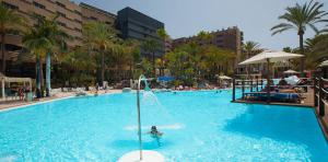 Vista de la piscina del Abora Continental by Lopesan Hotels