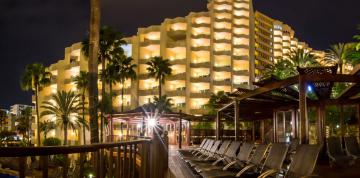 Das Corallium Dunamar by Lopesan Hotels beleuchtet