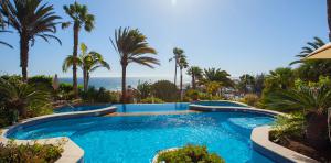 Vistas al mar desde la piscina Marina del Corallium Dunamar by Lopesan Hotels