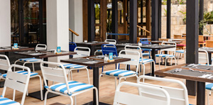 Innere des El Ancla lobby bar im Corallium Dunamar by Lopesan Hotels