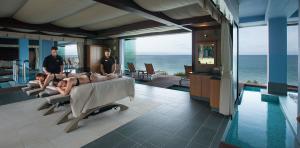 Behandlungsraum Ocen View Suite mit Meerblick Lopesan Corallium Thalasso