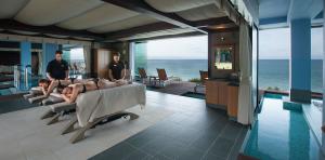 Salle de soins Suite avec vue sur l'océan Lopesan Corallium Thalasso