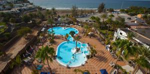 Piscines de la plage de Corallium près des hôtels de Lopesan