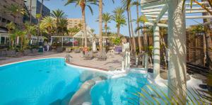 Medium size pool at Abora Continental by Lopesan Hotels