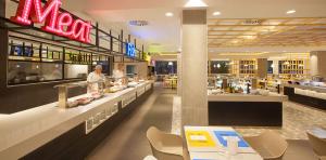 Cheffs au buffet de la gare au buffet Abora Continental by Lopesan Hotels