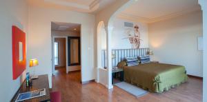 Bett in der Senior Suite des Hotels Lopesan Vllla del Conde
