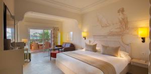 Bedroom standard double room of the Lopesan Villa del Conde hotel
