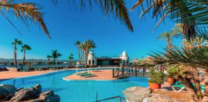 piscina-isla-abora-interclub-by-lopesan-hotels-san-agustin
