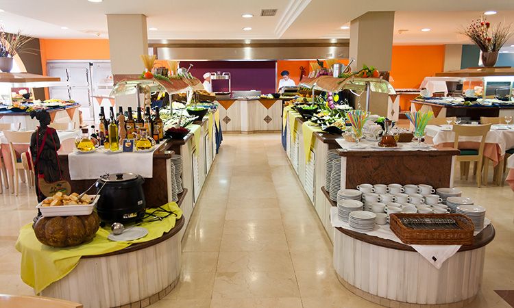 	Food station at the IFA Altamarena hotel buffet	