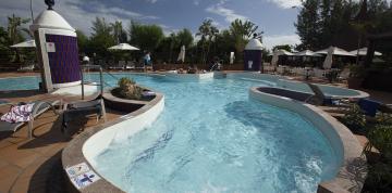 	Seitenansicht mittleres Swimmingpool IFA Altamarena Hotel	
