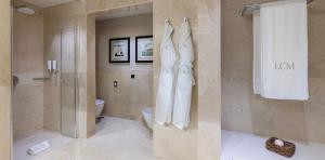 shower-unique-master-suite-view-room-bathroom-lopesan-costa-meloneras-resort-spa-gran-canaria