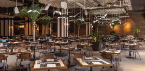 decoracion-pajaros-gastro-market-buffet-alameda-lopesan-costa-meloneras-resort-spa-gran-canaria
