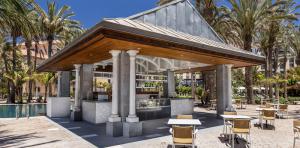 vista-frontal-bar-piscina-laguna-lopesan-costa-melorenas-resport-spa-gran-canaria
