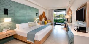 junior-suite-pool-zimmer-lopesan-costa-bavaro-resort-spa-casino