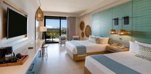junior-suite-ocean-room-queen-version-lopesan-costa-bavaro-resort-spa-casino