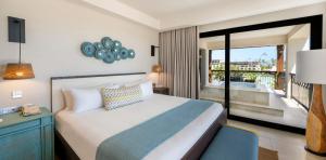 unique-corner-one-bedroom-suite-ocean-zimmer-lopesan-costa-bavaro-resort-spa-casino