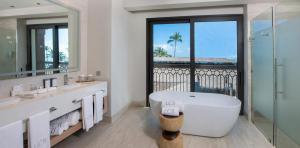 aseo-habitacion-unique-corner-one-bedroom-suite-ocean-lopesan-costa-bavaro-resort-spa-casino-punta-cana