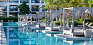 caribbean-pool-lopesan-costa-bavaro-resort-spa-casino-punta-cana