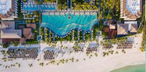 vista-aerea-infinity-beach-pool-lopesan-costa-bavaro-resort-spa-casino-punta-cana