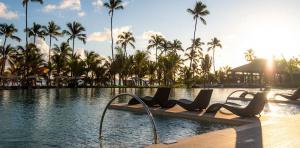 sonnenuntergang-infinity-beach-pool-lopesan-costa-bavaro-resort-spa-casino-punta-cana