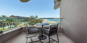 terraza-habitacion-deluxe-view-hotel-faro-a-lopesan-collection-hotel-gran-canaria