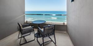 terraza-habitacion-doble-vista-superior-hotel-faro-a-lopesan-collection-hotel-gran-canaria