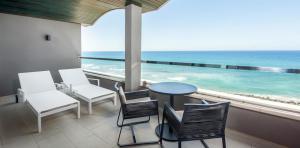 terrasse-blick-junior-suite-hotel-faro-a-lopesan-collection-hotel-gran-canaria