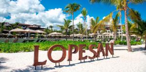 beachfront-location-lopesan-costa-bavaro-resort-spa-casino-punta-cana	