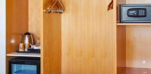 armario-habitacion-doble-estandar-abora-catarina-by-lopesan-hotels-playa-del-ingles-gran-canaria	
