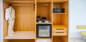 armario-habitacion-deluxe-view-abora-catarina-by-lopesan-hotels-playa-del-ingles-gran-canaria