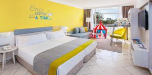 family-room-abora-catarina-by-lopesan-hotel-playa-del-ingles-gran-canaria