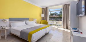 double-standard-adapted-room-abora-catarina-by-lopesan-hotel-playa-del-ingles-gran-canaria