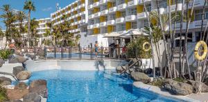 vista-general-rincon-piscina-fun-hotel-abora-catarina-by-lopesan-hotels-playa-del-ingles-gran-canaria	