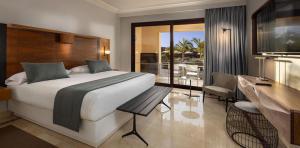 habitacion-premium-pool-lopesan-costa-meloneras-resort-spa-gran-canaria