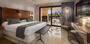 premium-pool-room-lopesan-costa-meloneras-resort-spa-gran-canaria	