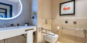 aseo-habitacion-unique-deluxe-pmr-adaptada-lopesan-costa-meloneras-resort-spa-gran-canaria
