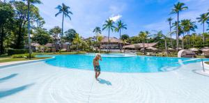 man-principal-pool-eden-beach-resort-&-spa-a-lopesan-collection-hotel-khao-lak-thailand	