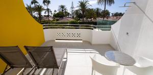 terrasse-double-solarium-zimmer-hotel-abora-catarina-by-lopesan-hotels-playa-del-ingles-gran-canaria	