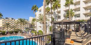 vista-general-solarium-unique-corallium-dunamar-by-lopesan-hotels-playa-del-ingles-gran-canaria	