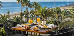 breakfast-table-unique-corallium-dunamar-by-lopesan-hotels-playa-del-ingles-gran-canaria