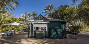 bar-ladon-pool-lopesan-costa-meloneras-resort-spa-casino-gran-canaria	